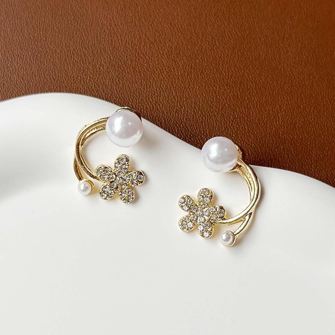 Pearl Daisy Stud