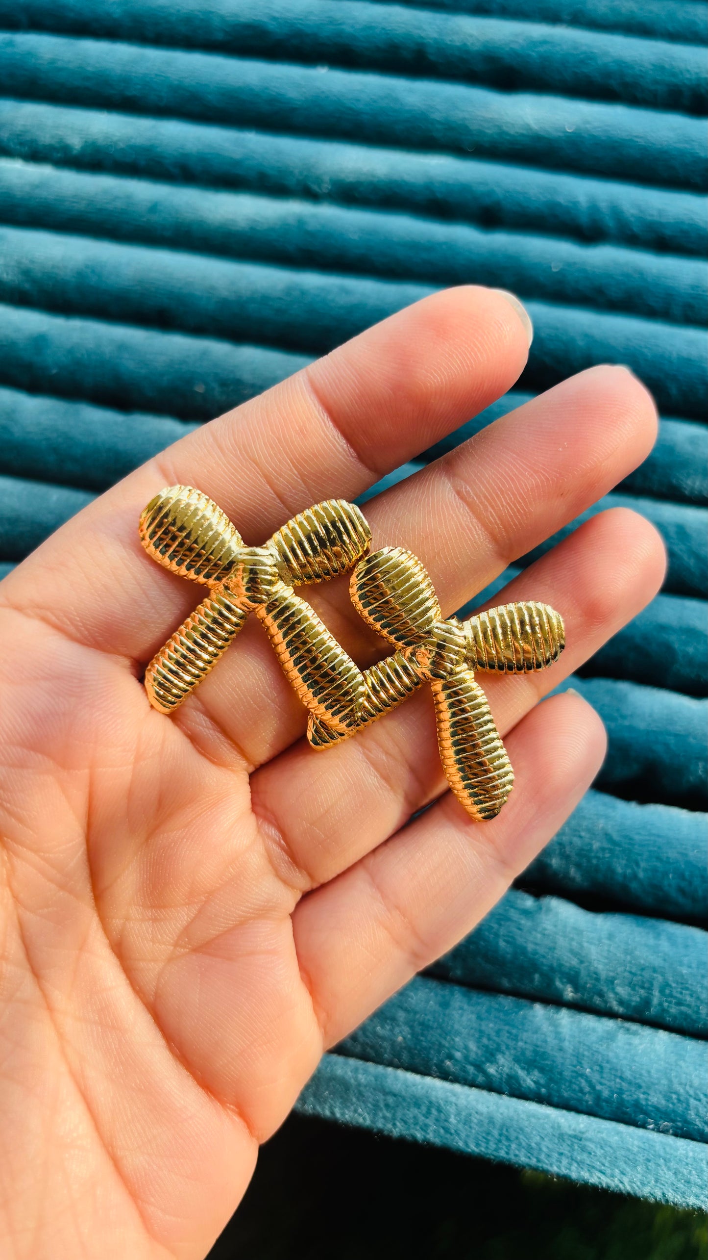 Bow earrings