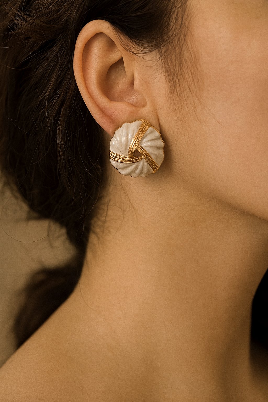 Ivory Shell Twist Stud