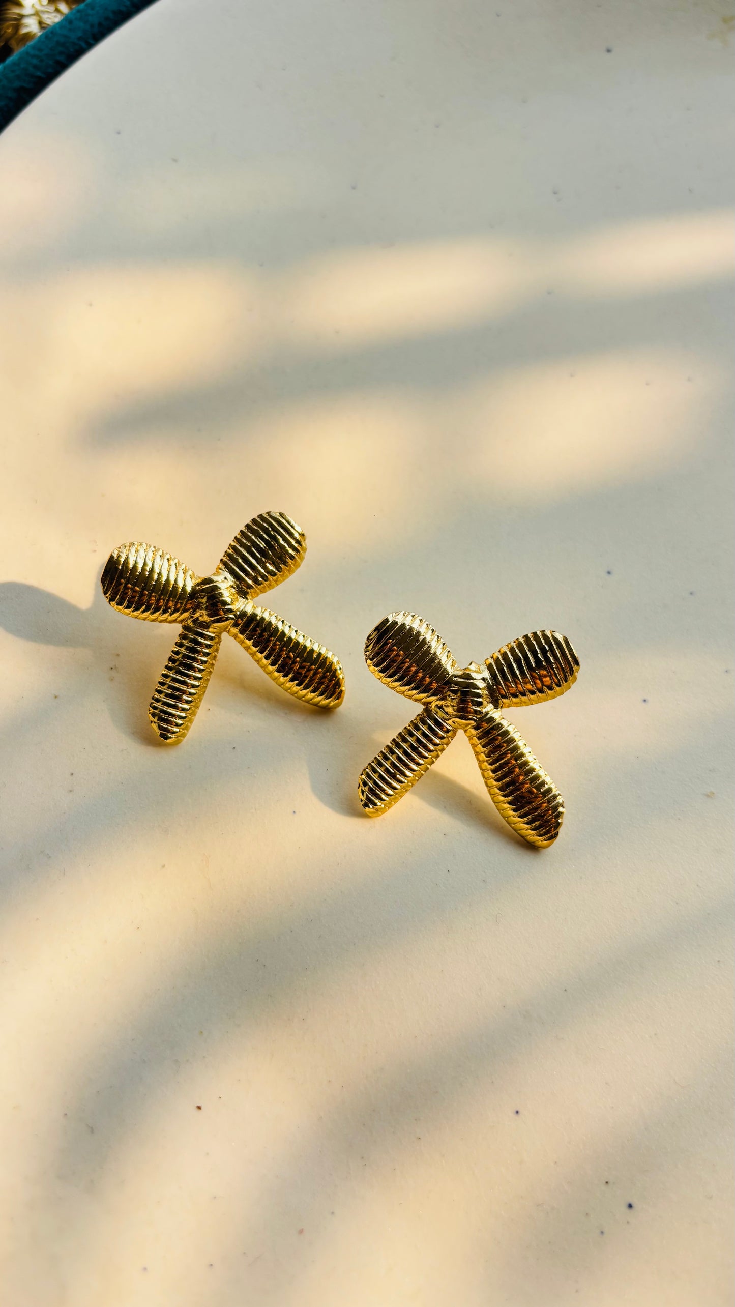 Bow earrings