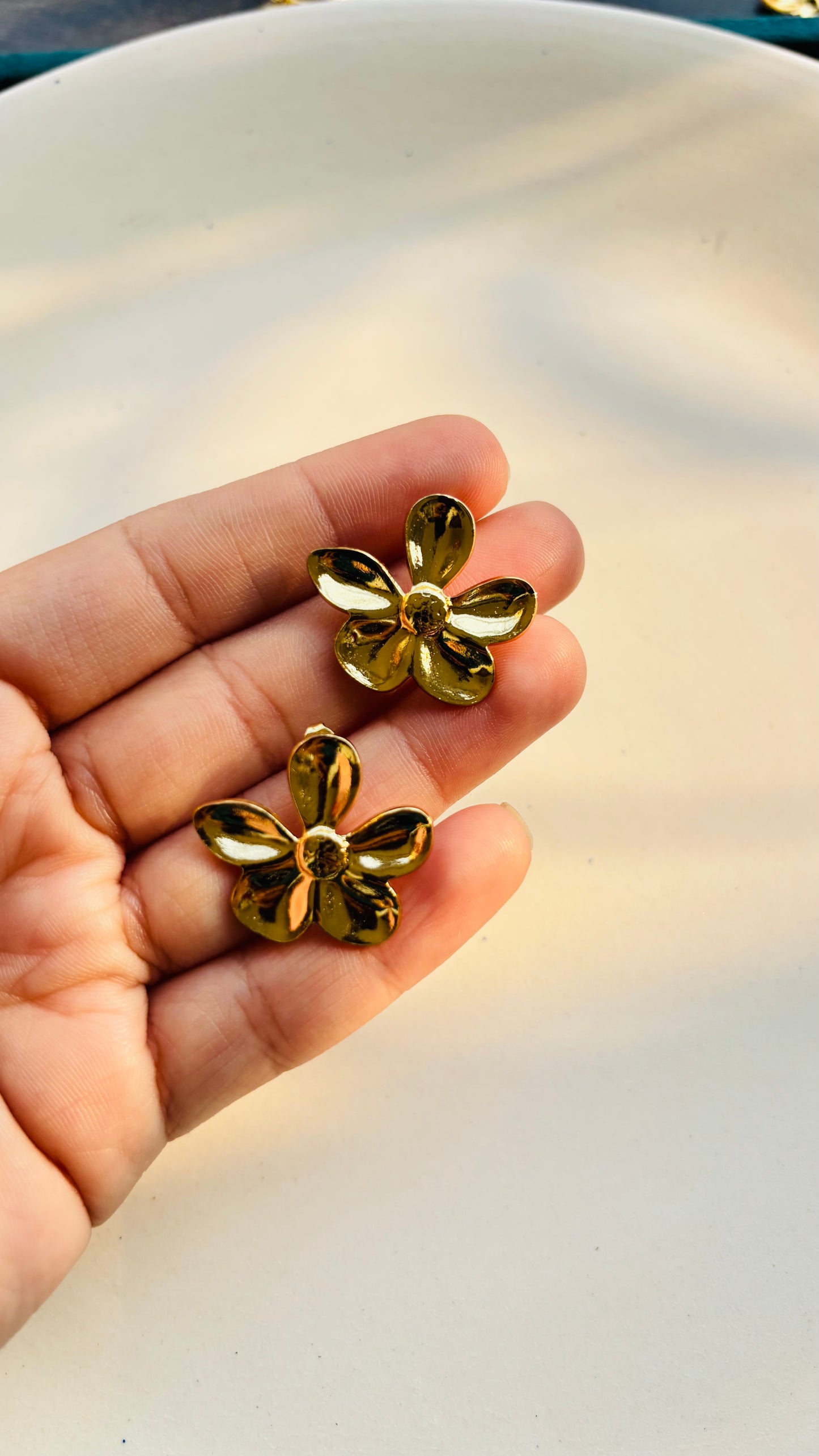 Flower stud