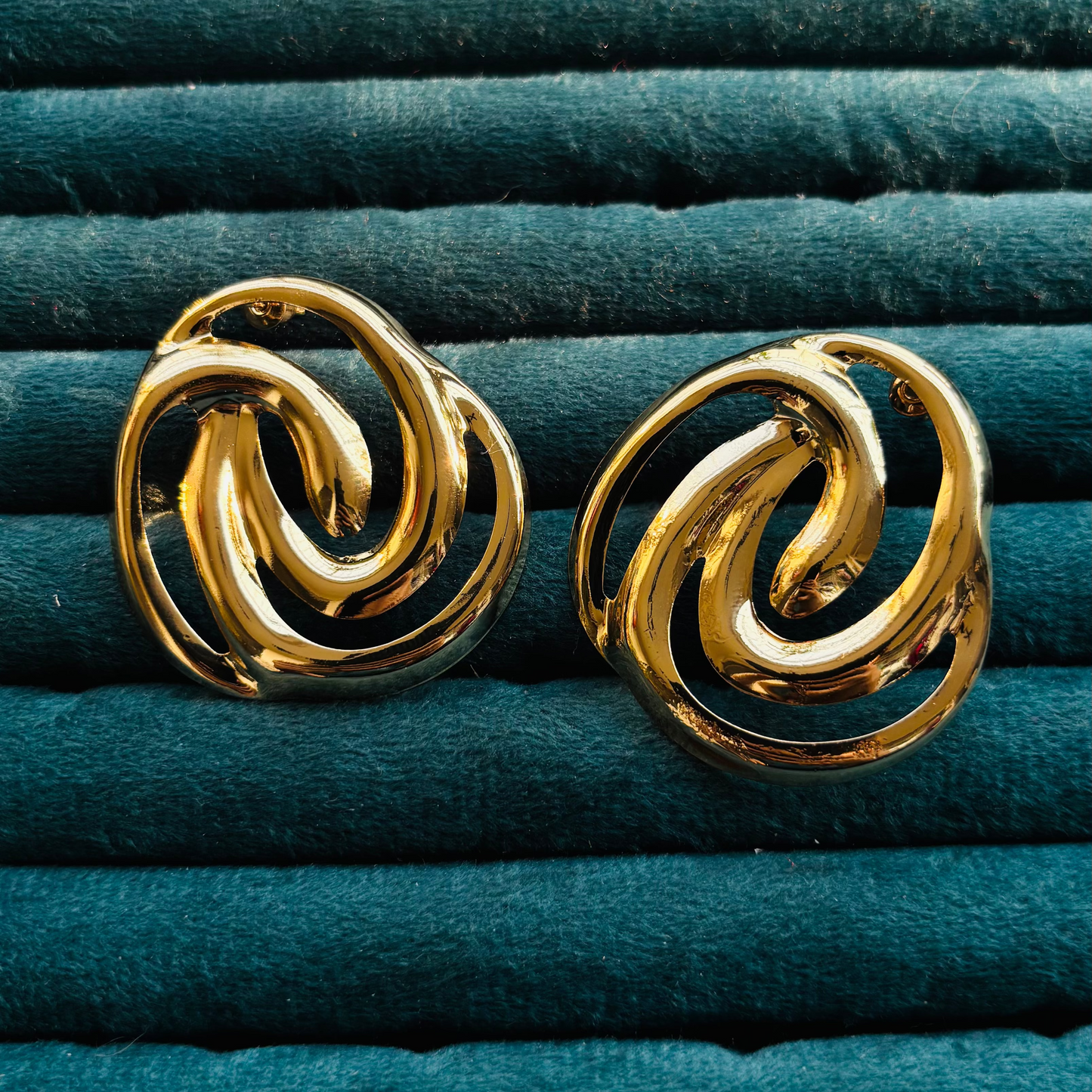 Riza studs