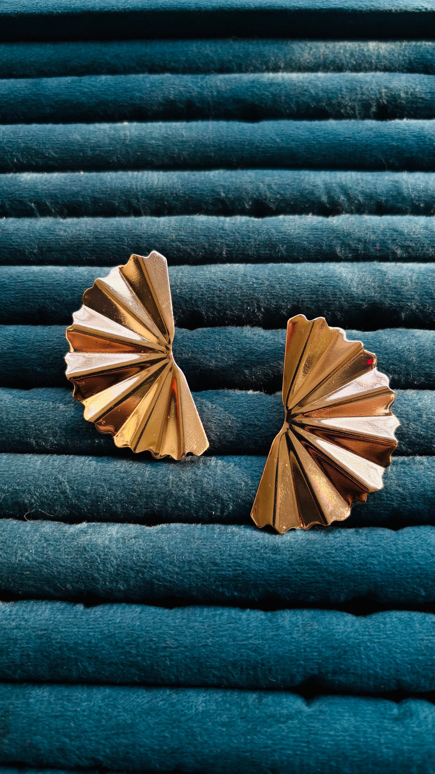 Textured bold hoops