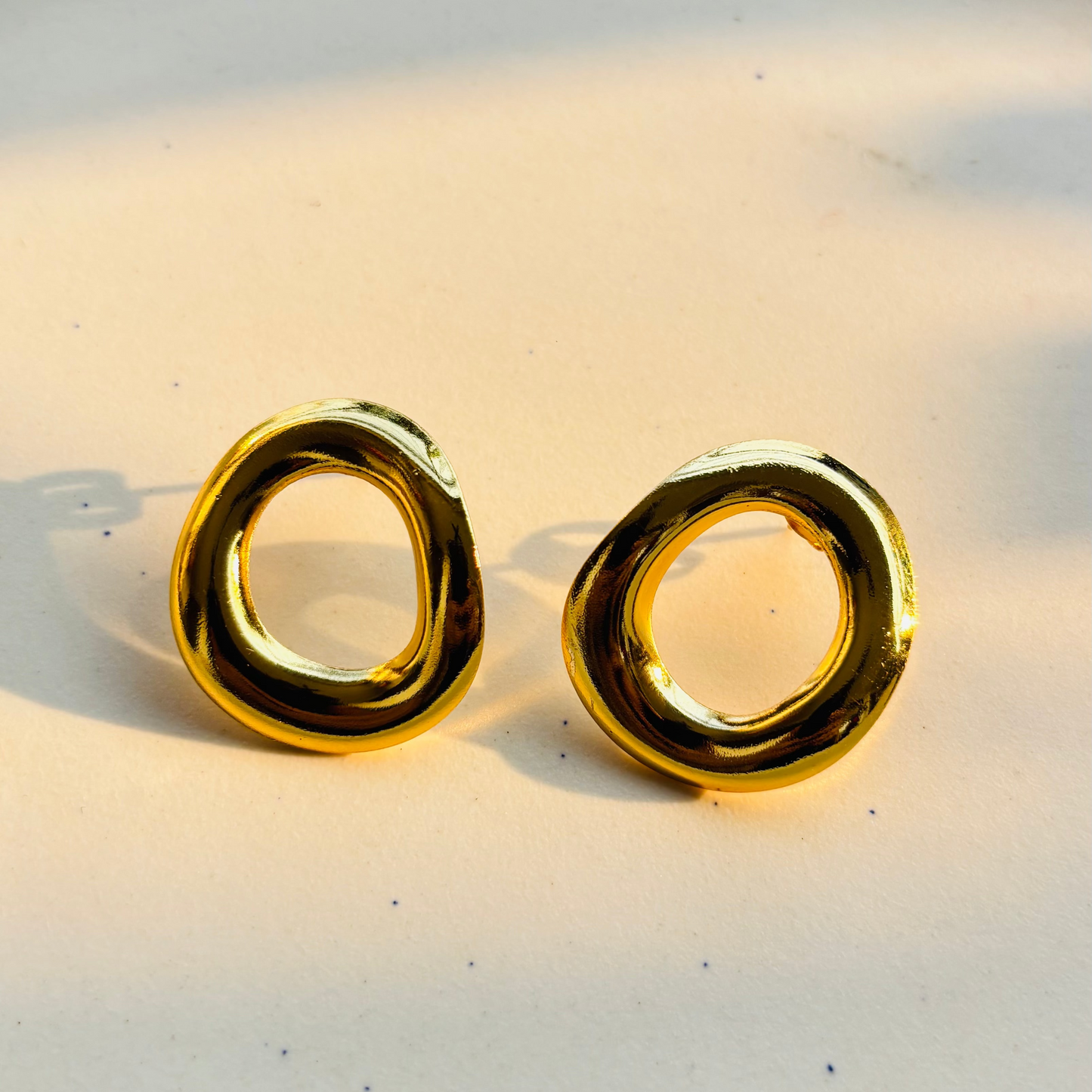 Round earrings