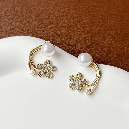 Pearl Daisy Stud